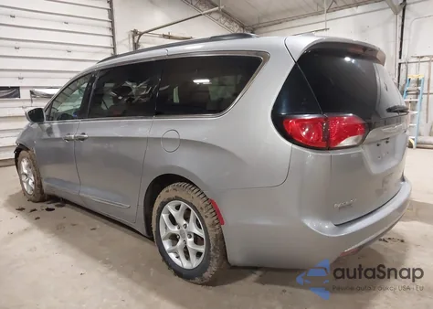2017 Chrysler Pacifica Touring-L z USA, uszkodzony, nr VIN 2C4RC1BG7HR831320